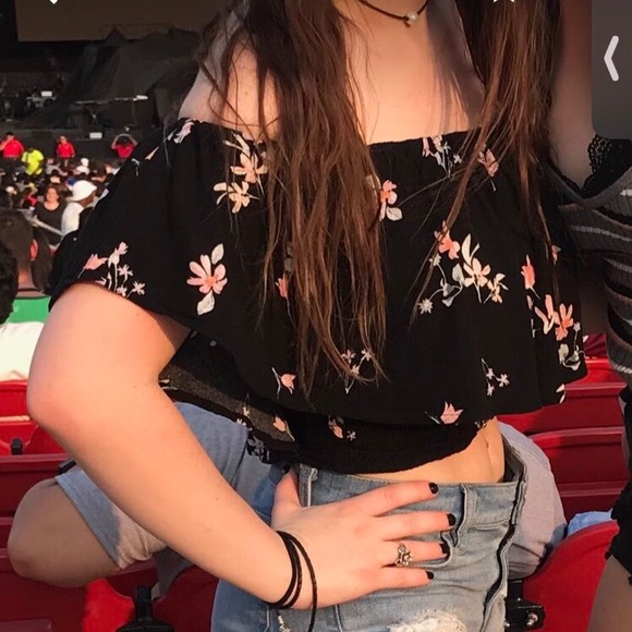 Off shoulder crop top - Picture 3 of 3